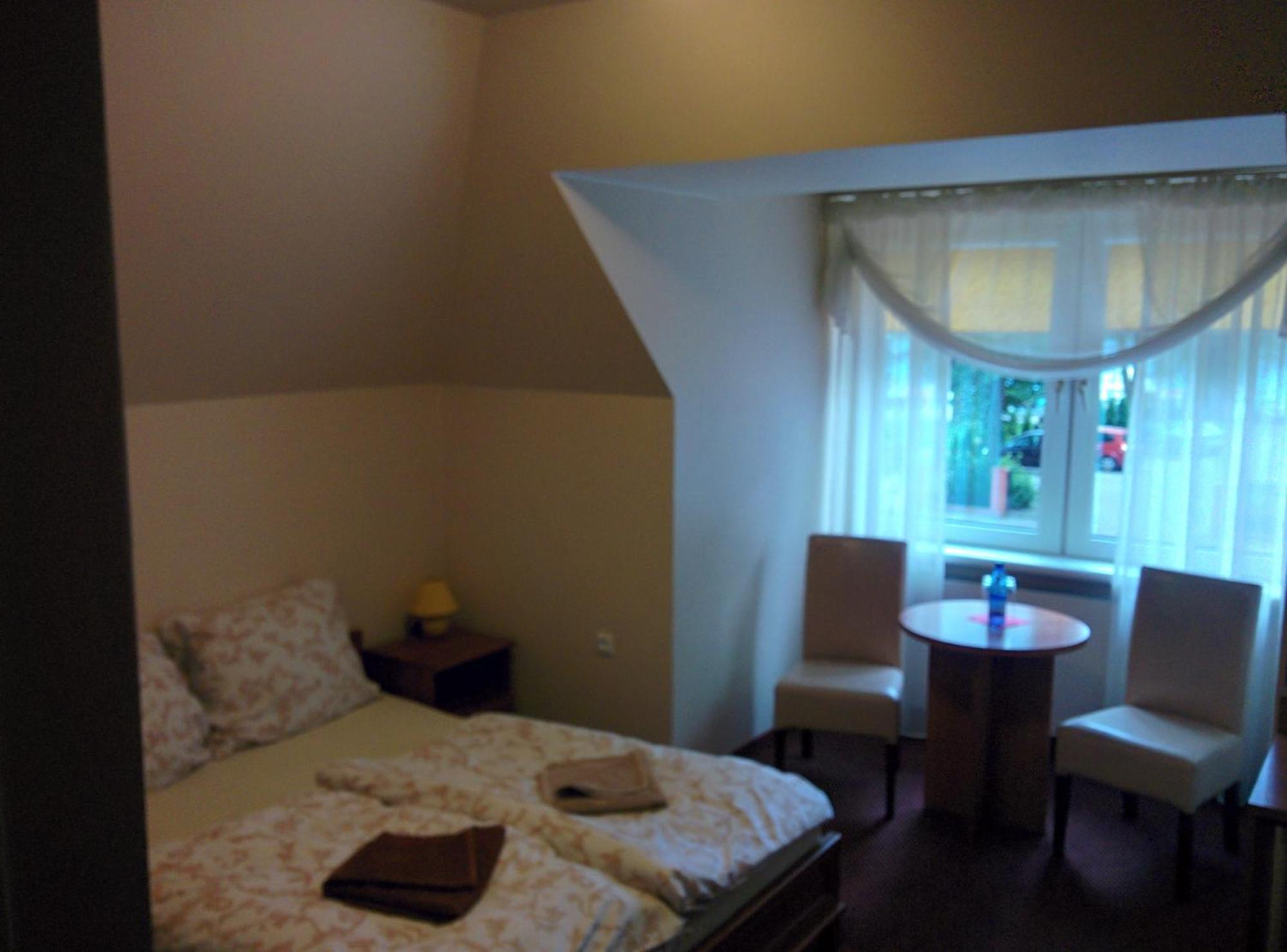 Hotel Pensjonat Nad Jeziorem Myślibórz Habitación foto